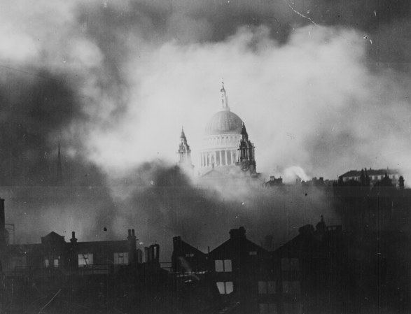 St. Pauls in the Blitz