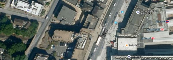 Richmond Station And Kew Road