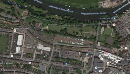 WindsorAndEtonCentralStation2