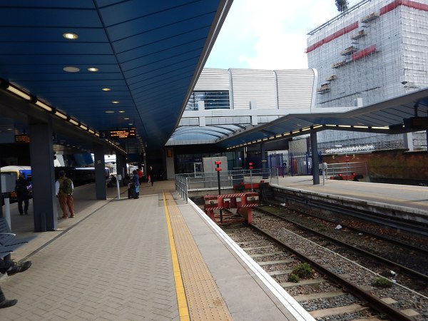 Looking Back At The Buffer End Of The Bay Platforms 1, 2 And 3 At Reading Station