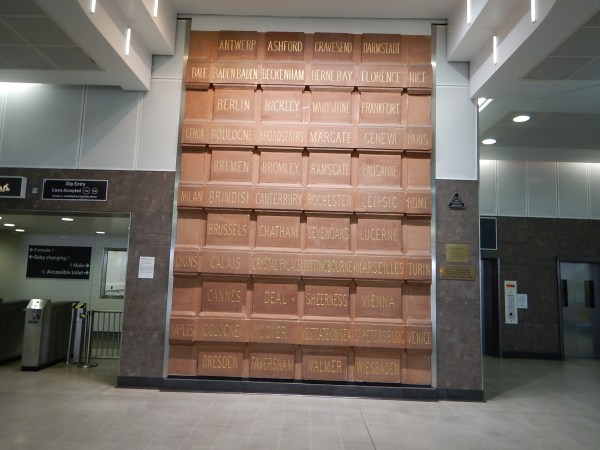 Simple Art At Blackfriars Station