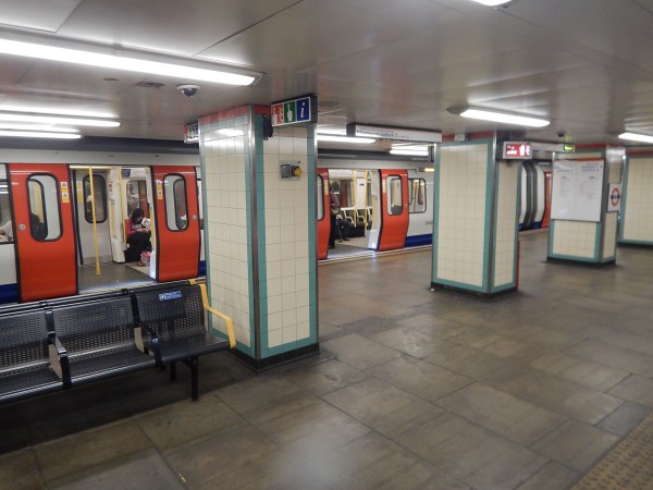 Cross-Platform Interchange At Mile End Station