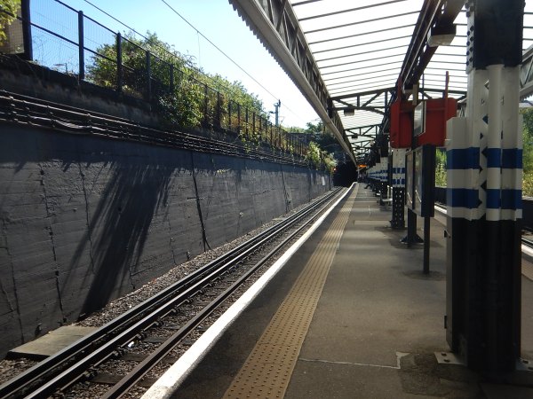 Drayton Park Station